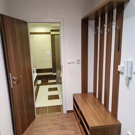 Free Parking, Old Town Cozy Near Train Stat