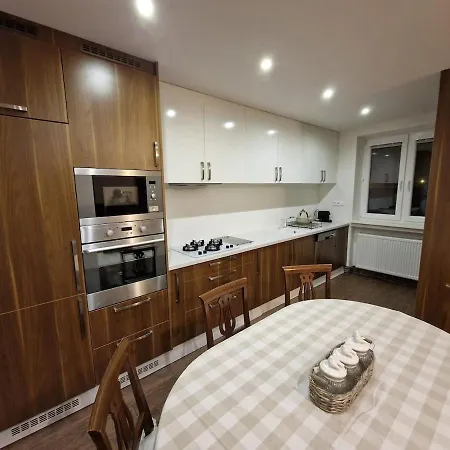 Free Parking, Old Town Cozy Near Train Stat Apartman *