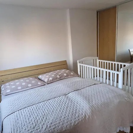 Free Parking, Old Town Cozy Near Train Station *